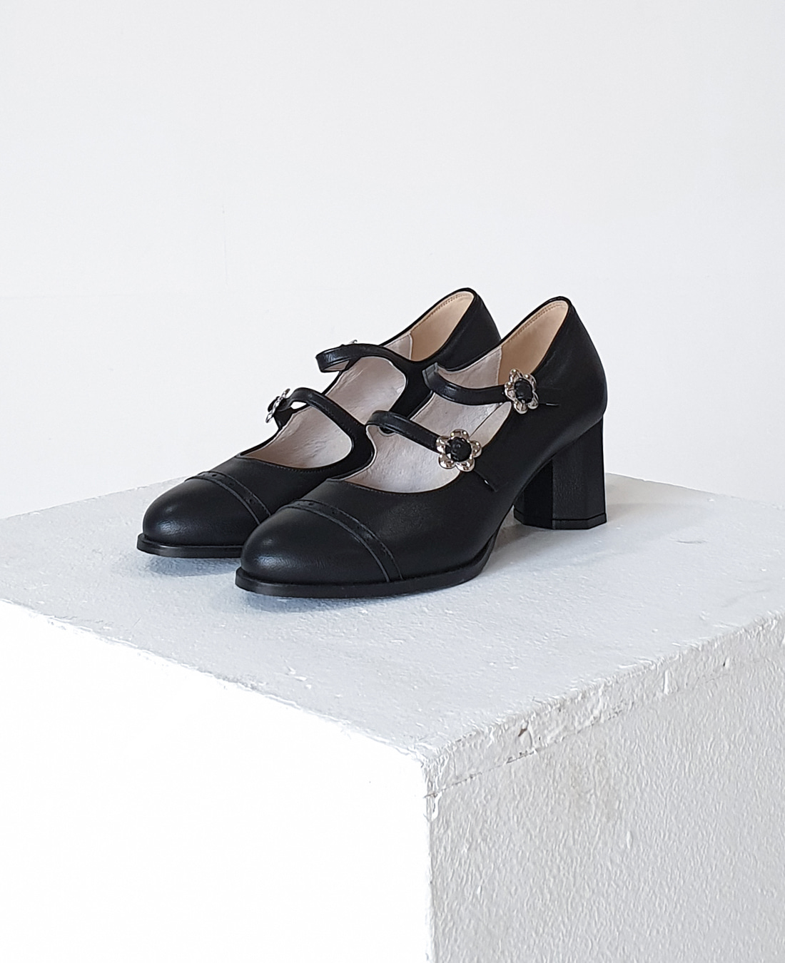 Lily Mary-Jane Pumps (Black)