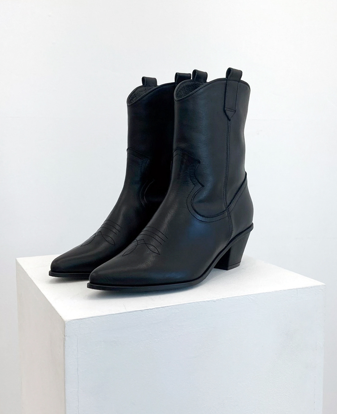 Low Western Boots (Black)